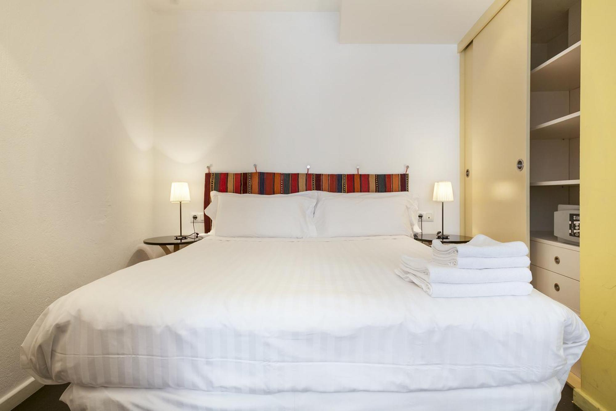 Inside Barcelona Apartments Esparteria Szoba fotó